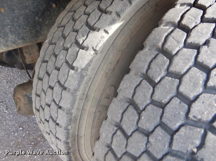 image for item FH9254 1998 International 4900 refuse truck