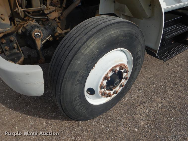 image for item FH9254 1998 International 4900 refuse truck