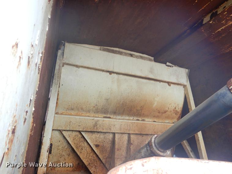 image for item FH9254 1998 International 4900 refuse truck