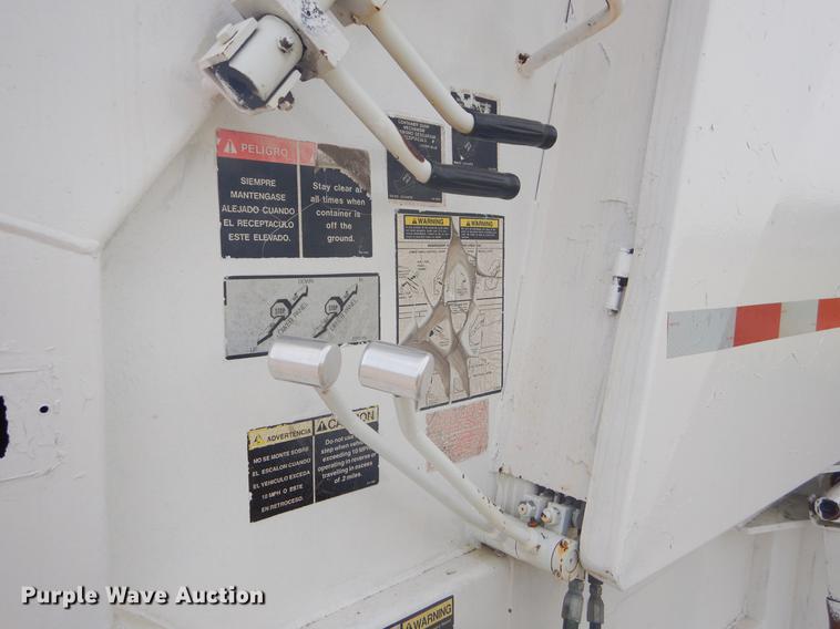 image for item FH9254 1998 International 4900 refuse truck