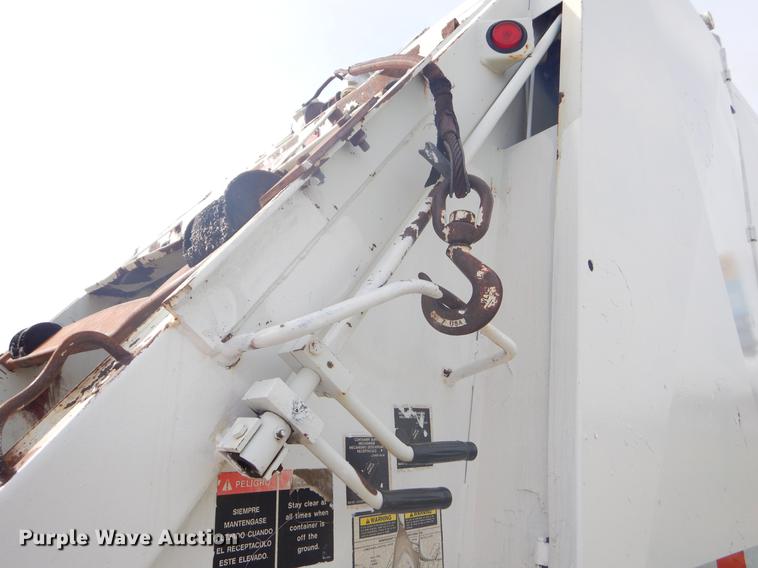 image for item FH9254 1998 International 4900 refuse truck