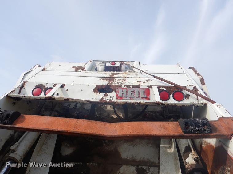 image for item FH9254 1998 International 4900 refuse truck