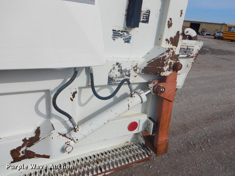 image for item FH9254 1998 International 4900 refuse truck