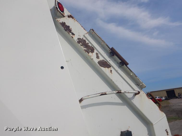image for item FH9254 1998 International 4900 refuse truck