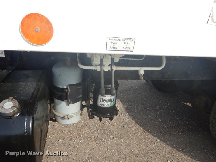 image for item FH9254 1998 International 4900 refuse truck