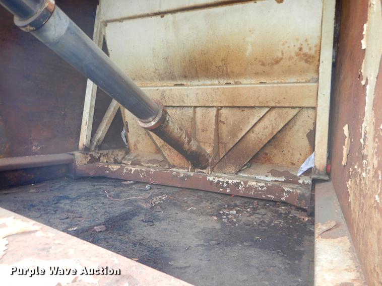 image for item FH9254 1998 International 4900 refuse truck