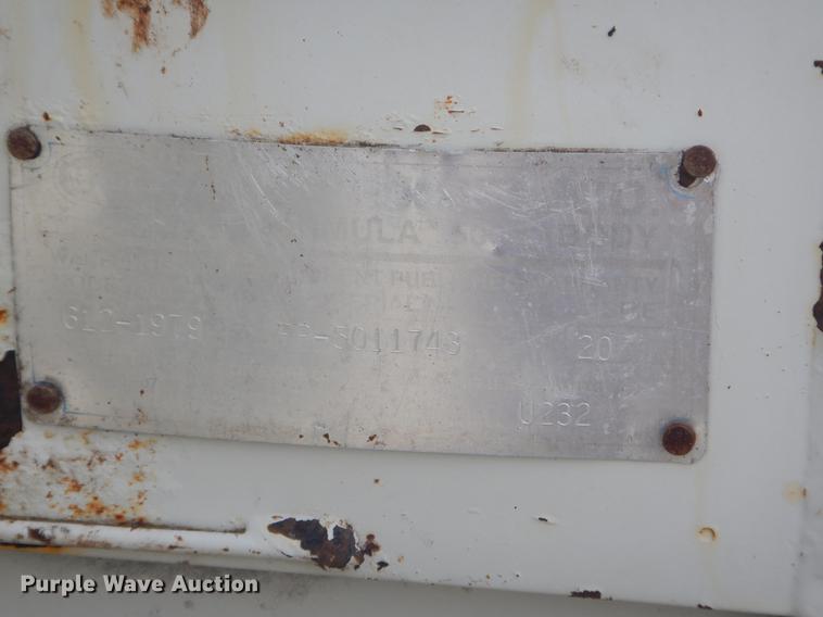 image for item FH9254 1998 International 4900 refuse truck