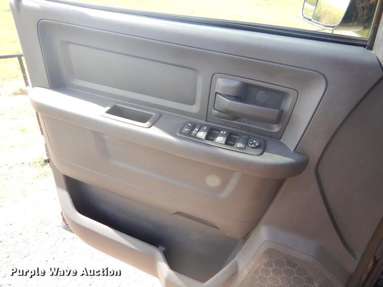 image for item FH9256 2012 Dodge Ram 5500 Crew Cab flatbed truck