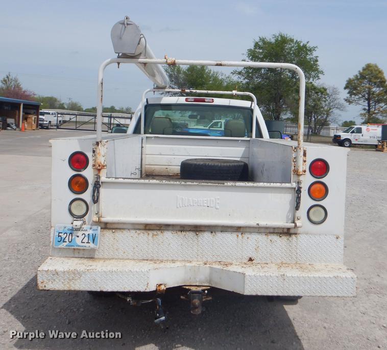 image for item FH9262 2004 Chevrolet Silverado 2500HD utility bed pickup truck