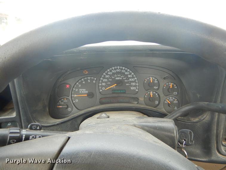 image for item FH9262 2004 Chevrolet Silverado 2500HD utility bed pickup truck