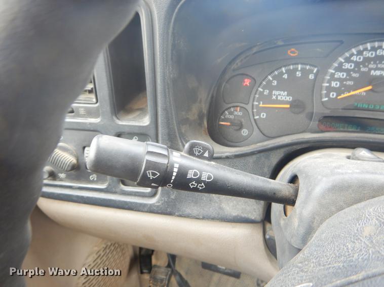 image for item FH9262 2004 Chevrolet Silverado 2500HD utility bed pickup truck