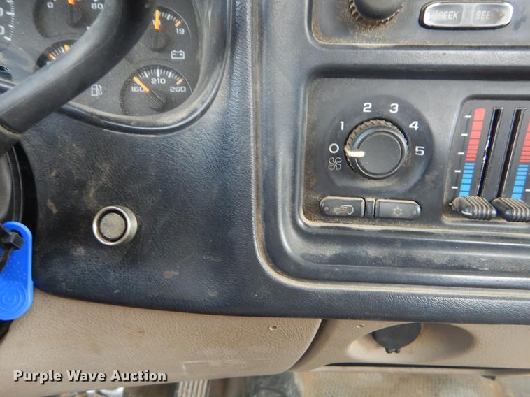 image for item FH9262 2004 Chevrolet Silverado 2500HD utility bed pickup truck