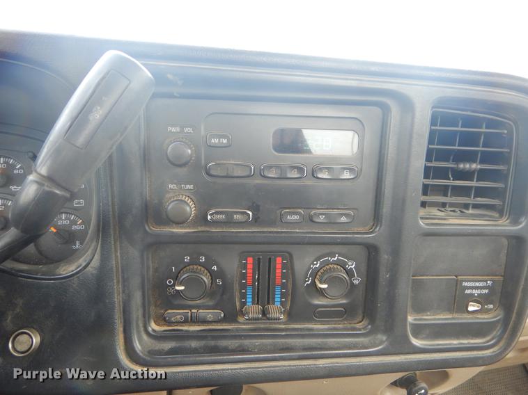 image for item FH9262 2004 Chevrolet Silverado 2500HD utility bed pickup truck