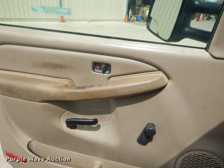 image for item FH9262 2004 Chevrolet Silverado 2500HD utility bed pickup truck