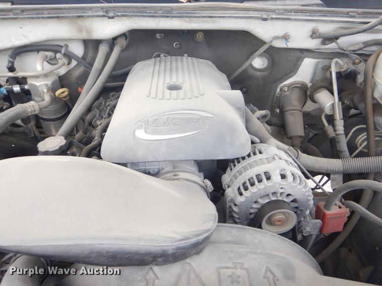 image for item FH9262 2004 Chevrolet Silverado 2500HD utility bed pickup truck