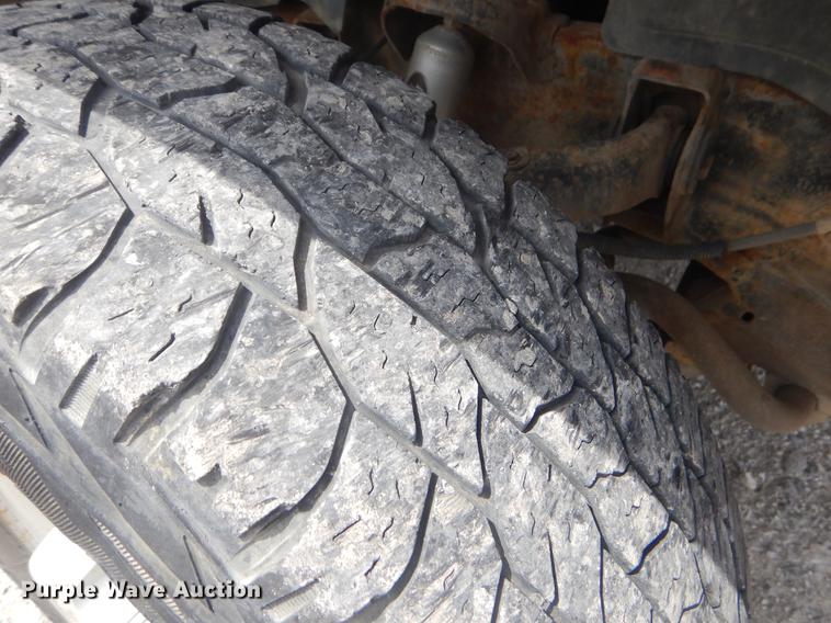 image for item FH9262 2004 Chevrolet Silverado 2500HD utility bed pickup truck