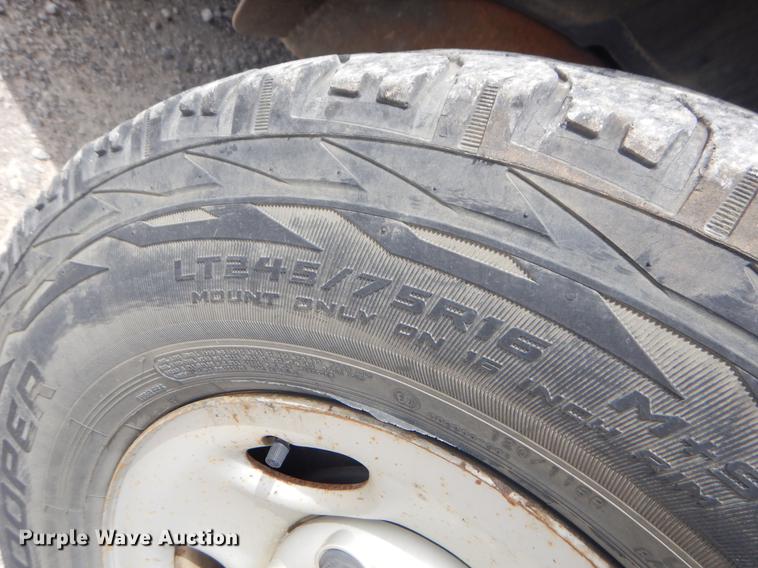 image for item FH9262 2004 Chevrolet Silverado 2500HD utility bed pickup truck