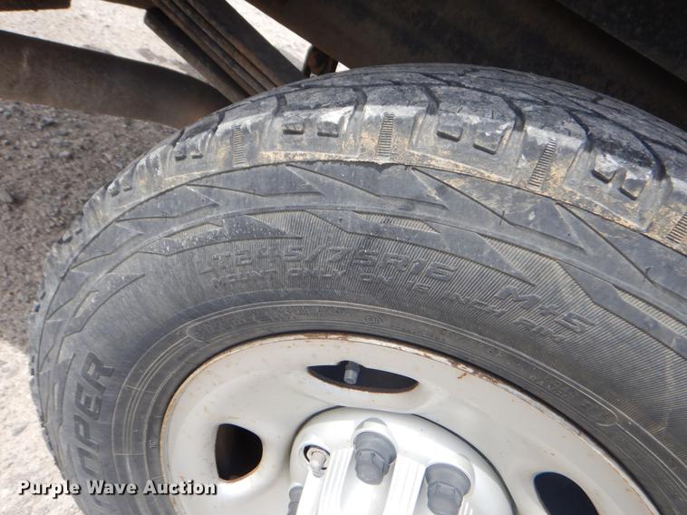 image for item FH9262 2004 Chevrolet Silverado 2500HD utility bed pickup truck