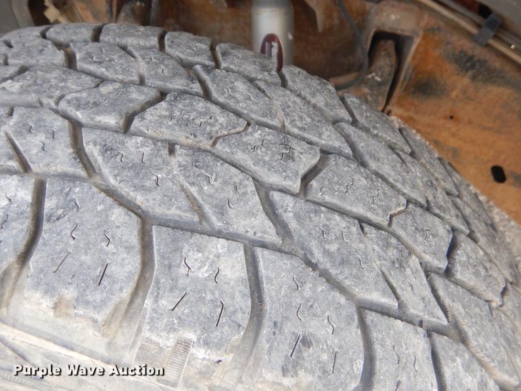 image for item FH9262 2004 Chevrolet Silverado 2500HD utility bed pickup truck