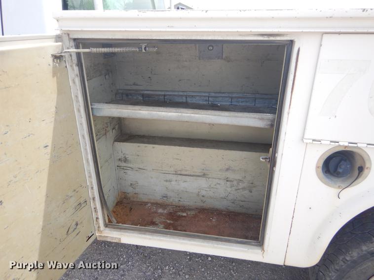 image for item FH9262 2004 Chevrolet Silverado 2500HD utility bed pickup truck