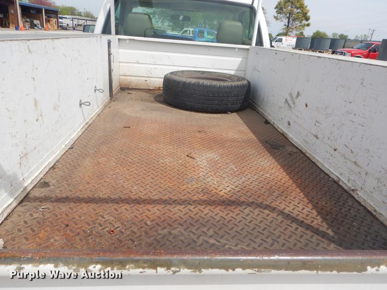 image for item FH9262 2004 Chevrolet Silverado 2500HD utility bed pickup truck