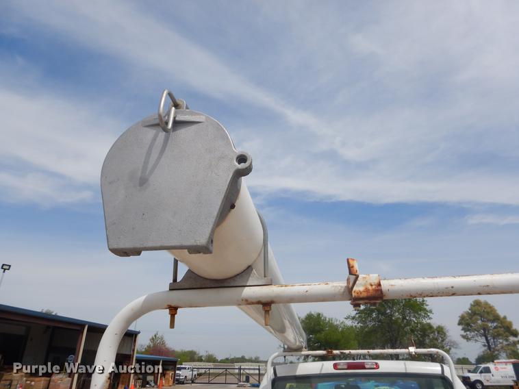 image for item FH9262 2004 Chevrolet Silverado 2500HD utility bed pickup truck