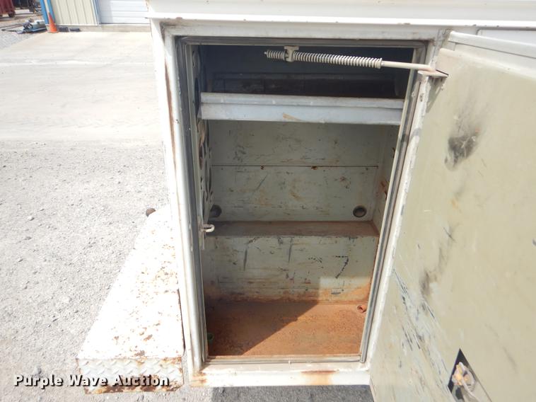 image for item FH9262 2004 Chevrolet Silverado 2500HD utility bed pickup truck