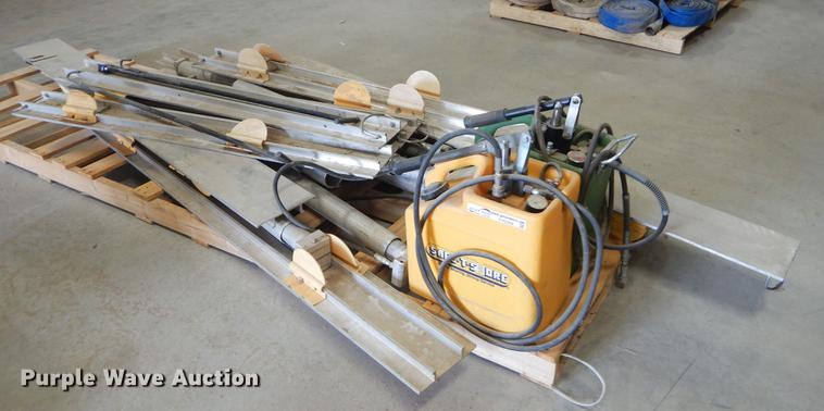 image for item FH9266 (2) Safe-T-Shore hydraulic shoring systems