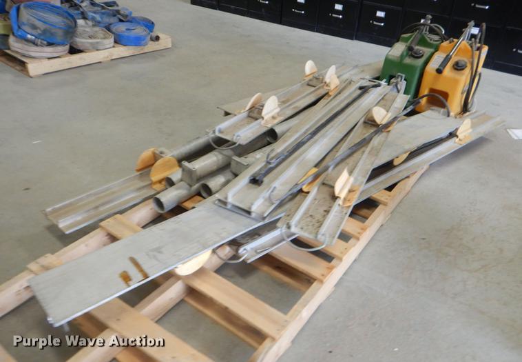 image for item FH9266 (2) Safe-T-Shore hydraulic shoring systems