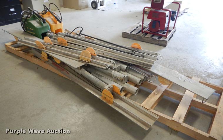 image for item FH9266 (2) Safe-T-Shore hydraulic shoring systems