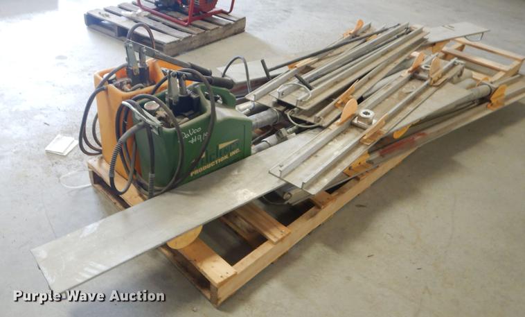 image for item FH9266 (2) Safe-T-Shore hydraulic shoring systems