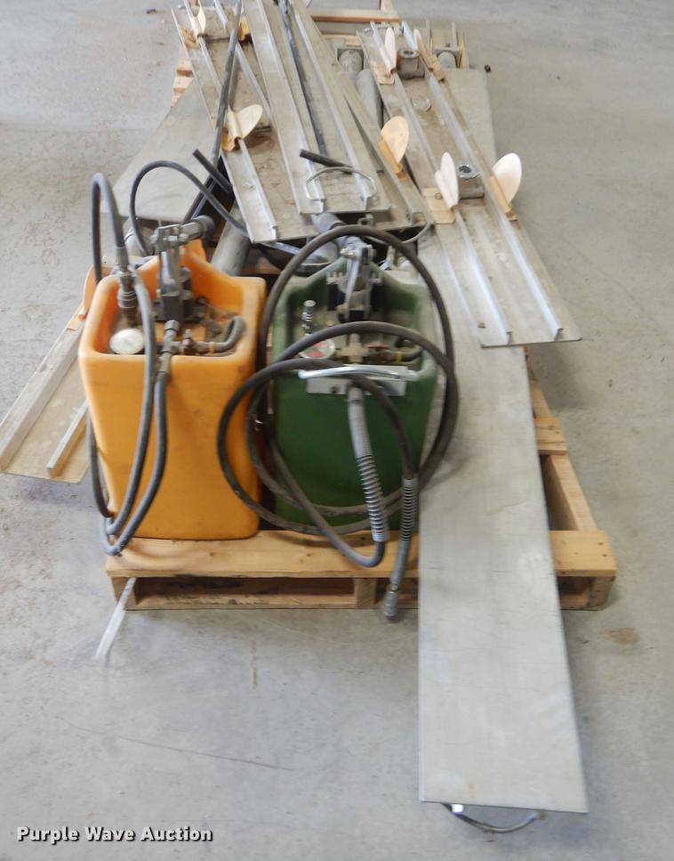 image for item FH9266 (2) Safe-T-Shore hydraulic shoring systems