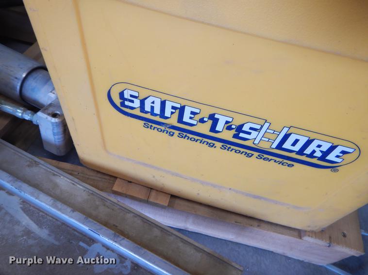 image for item FH9266 (2) Safe-T-Shore hydraulic shoring systems