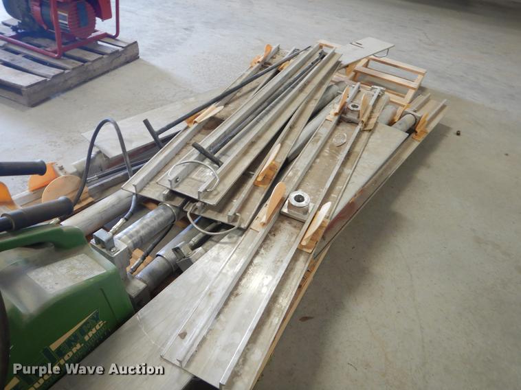 image for item FH9266 (2) Safe-T-Shore hydraulic shoring systems