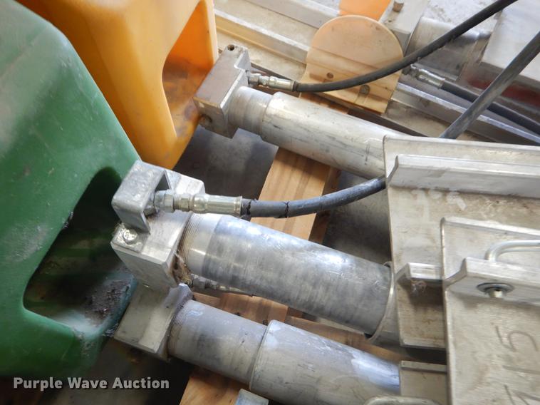 image for item FH9266 (2) Safe-T-Shore hydraulic shoring systems