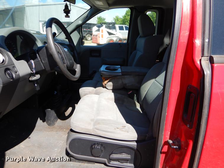 image for item FH9300 2004 Ford F150 STX pickup truck