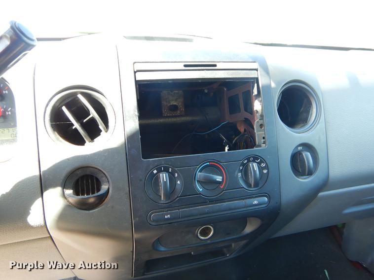 image for item FH9300 2004 Ford F150 STX pickup truck