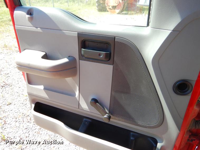 image for item FH9300 2004 Ford F150 STX pickup truck