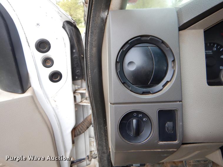 image for item FH9301 2008 Ford F550 Super Duty XL flatbed truck