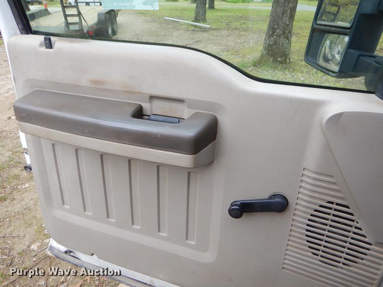 image for item FH9301 2008 Ford F550 Super Duty XL flatbed truck