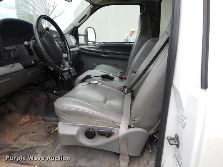 image for item FH9304 2007 Ford F350 Super Duty XL dump bed pickup truck