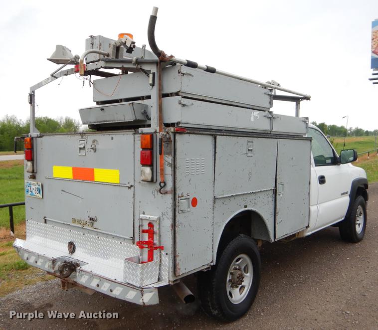 image for item FH9307 2002 Chevrolet Silverado 2500 utility bed pickup truck