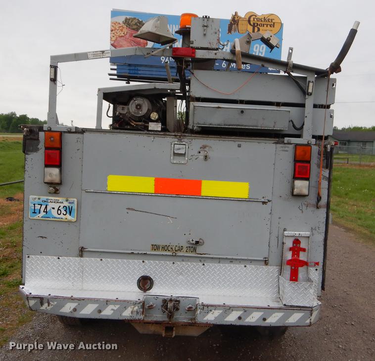 image for item FH9307 2002 Chevrolet Silverado 2500 utility bed pickup truck