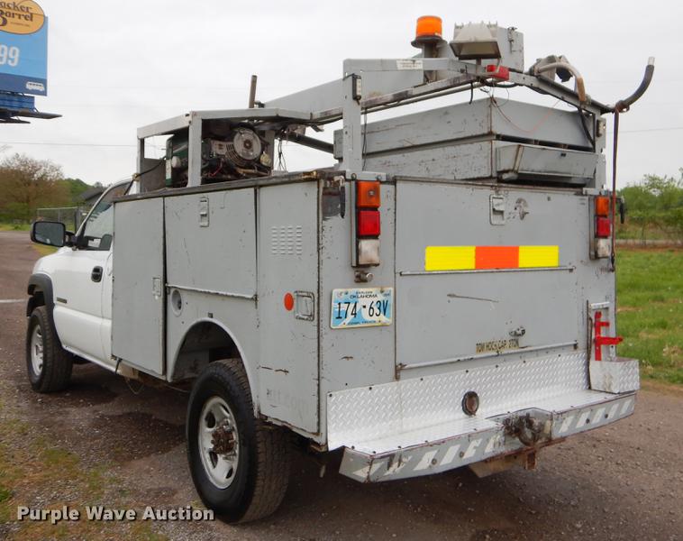 image for item FH9307 2002 Chevrolet Silverado 2500 utility bed pickup truck