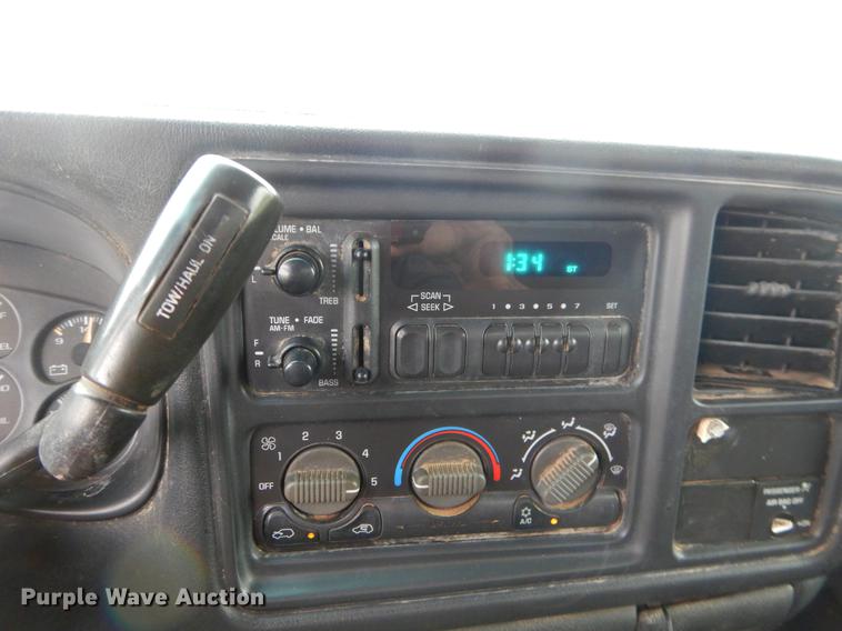 image for item FH9307 2002 Chevrolet Silverado 2500 utility bed pickup truck