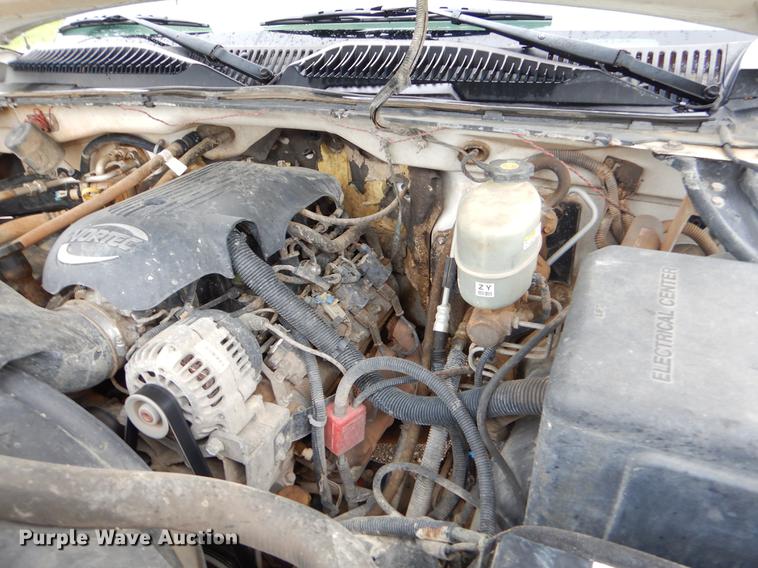 image for item FH9307 2002 Chevrolet Silverado 2500 utility bed pickup truck