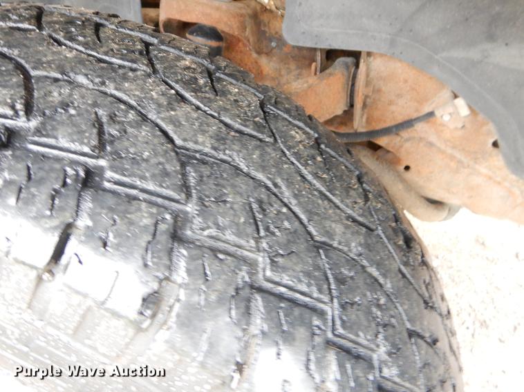 image for item FH9307 2002 Chevrolet Silverado 2500 utility bed pickup truck