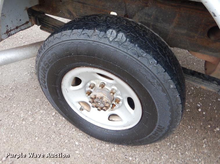 image for item FH9307 2002 Chevrolet Silverado 2500 utility bed pickup truck