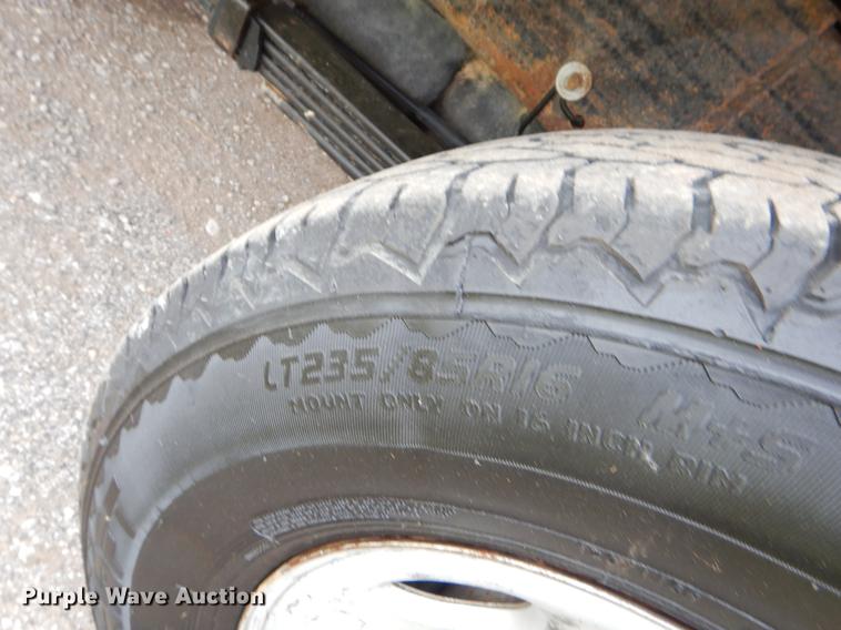 image for item FH9307 2002 Chevrolet Silverado 2500 utility bed pickup truck