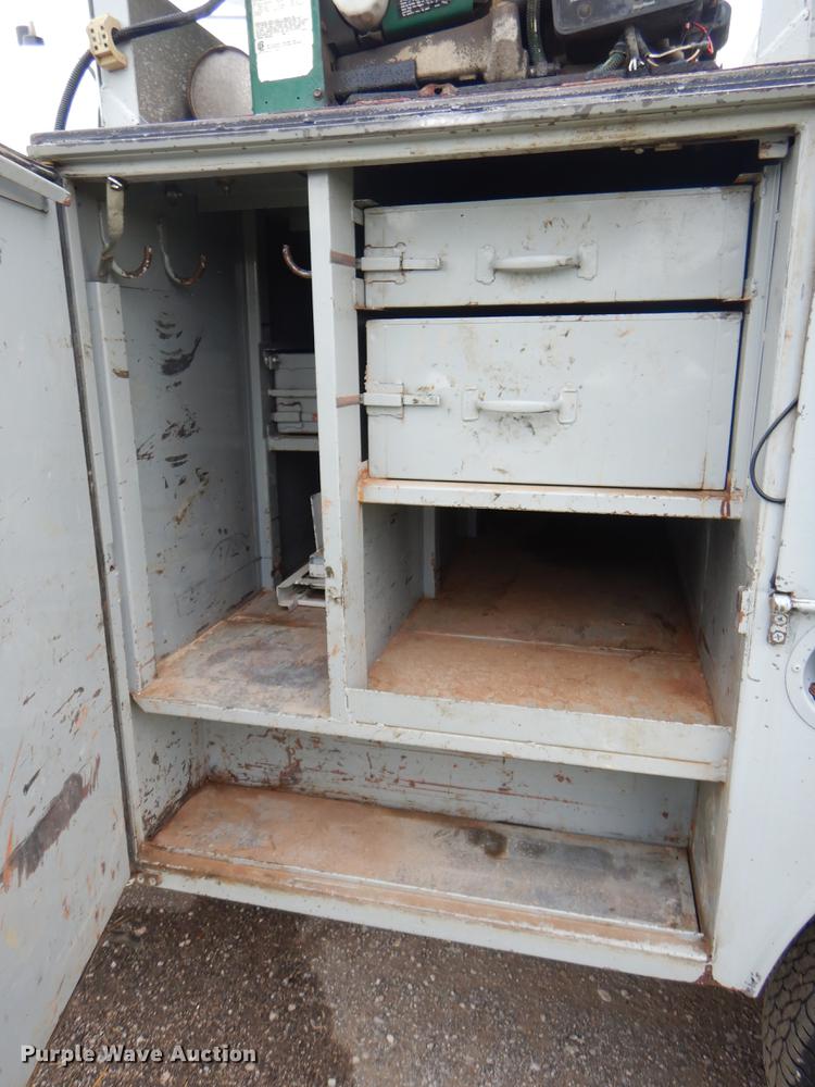 image for item FH9307 2002 Chevrolet Silverado 2500 utility bed pickup truck